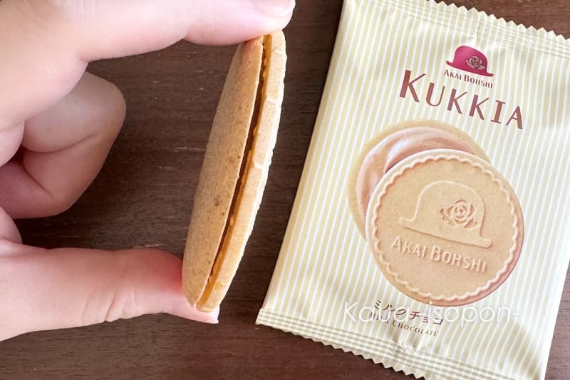 赤い帽子クッキアのチョコレートクリームの厚み